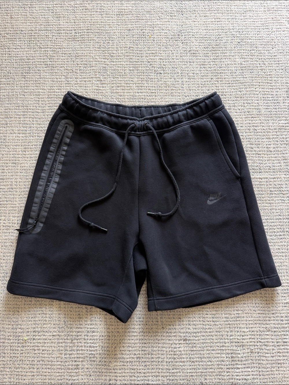 NIKE
NSW TECH FLEECE
MENS LIFESTYLE SHORTS